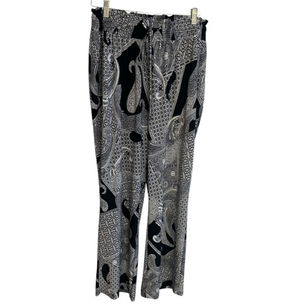 Style by Harve Bernard wide leg black and white paisley print pants. 2X